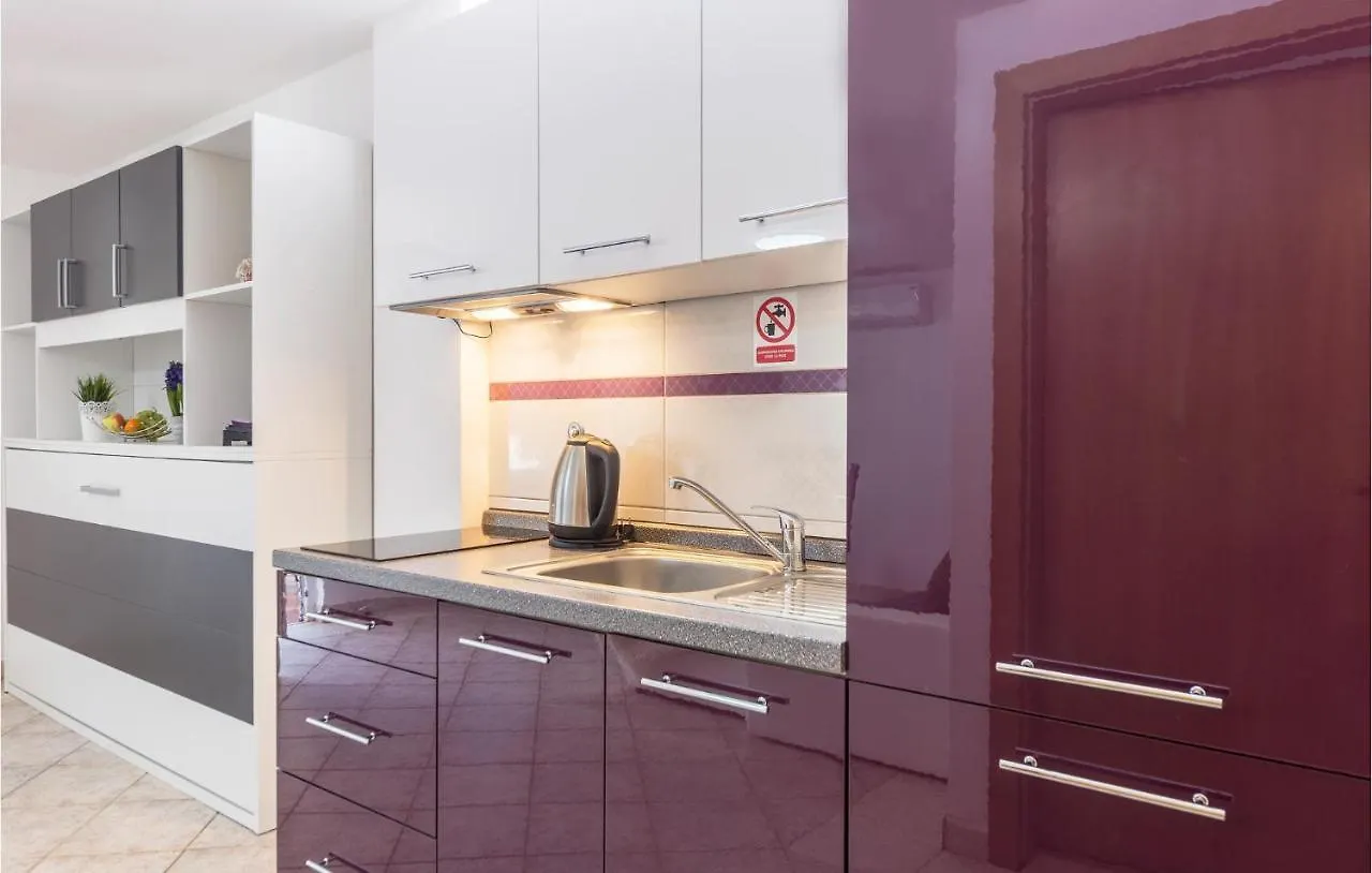 Gorgeous Apartment In Pavicini With Kitchen Croacia